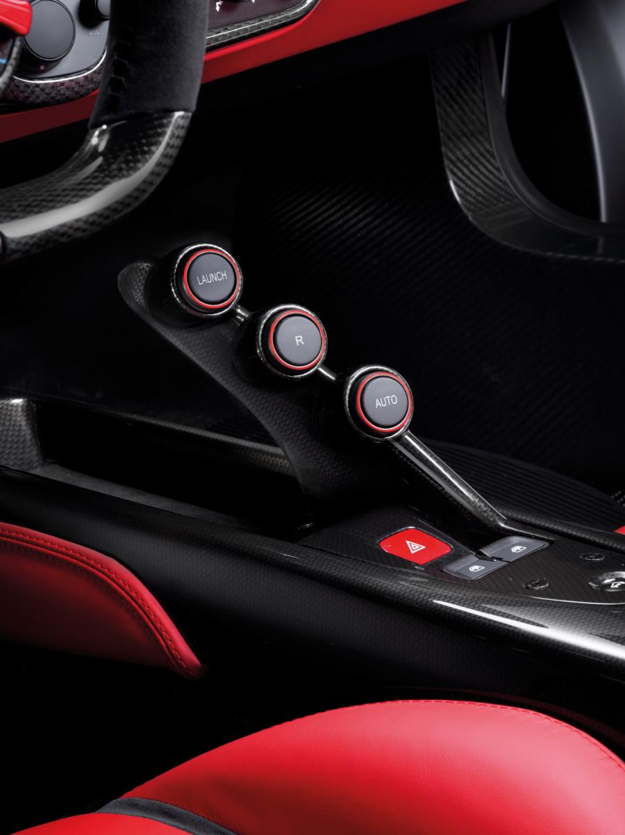 Ferrari LaFerrari 2013 года  (фото 11 из 34)
